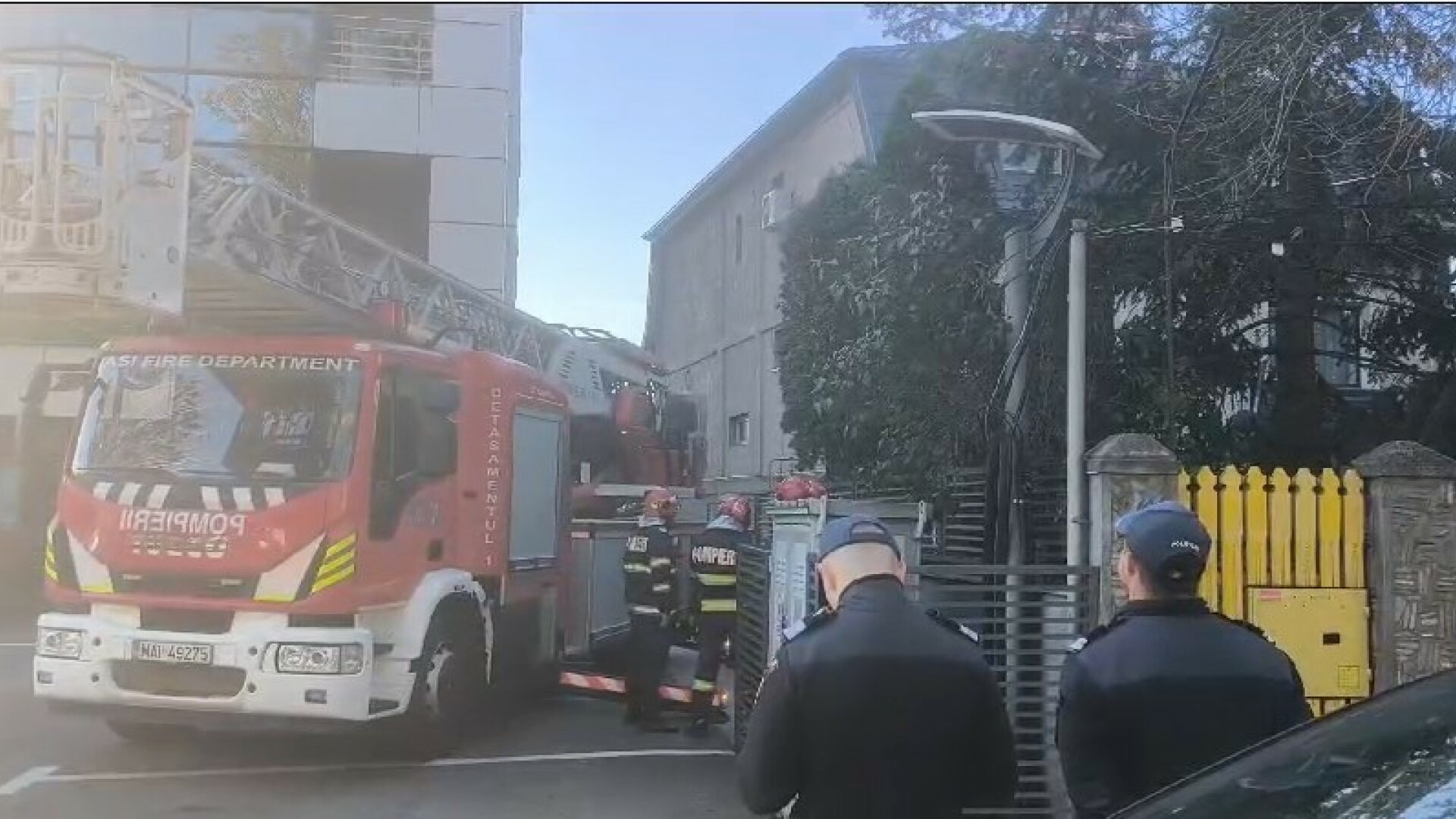 Un IT-ist din Iași a amenințat că se aruncă de la etajul 7 al clădirii unde lucrează pentru că e suprasolicitat la muncă