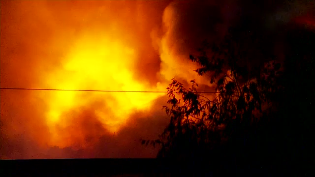 Incendiu de proporții în Portul Murfatlar. A fost emis mesaj RO-Alert. „Nu poți să stai pe șosea”