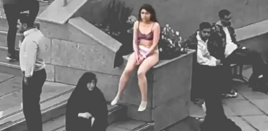 O studentă din Iran a fost arestată, după ce s-a dezbrăcat în campusul universitar în semn de protest | VIDEO