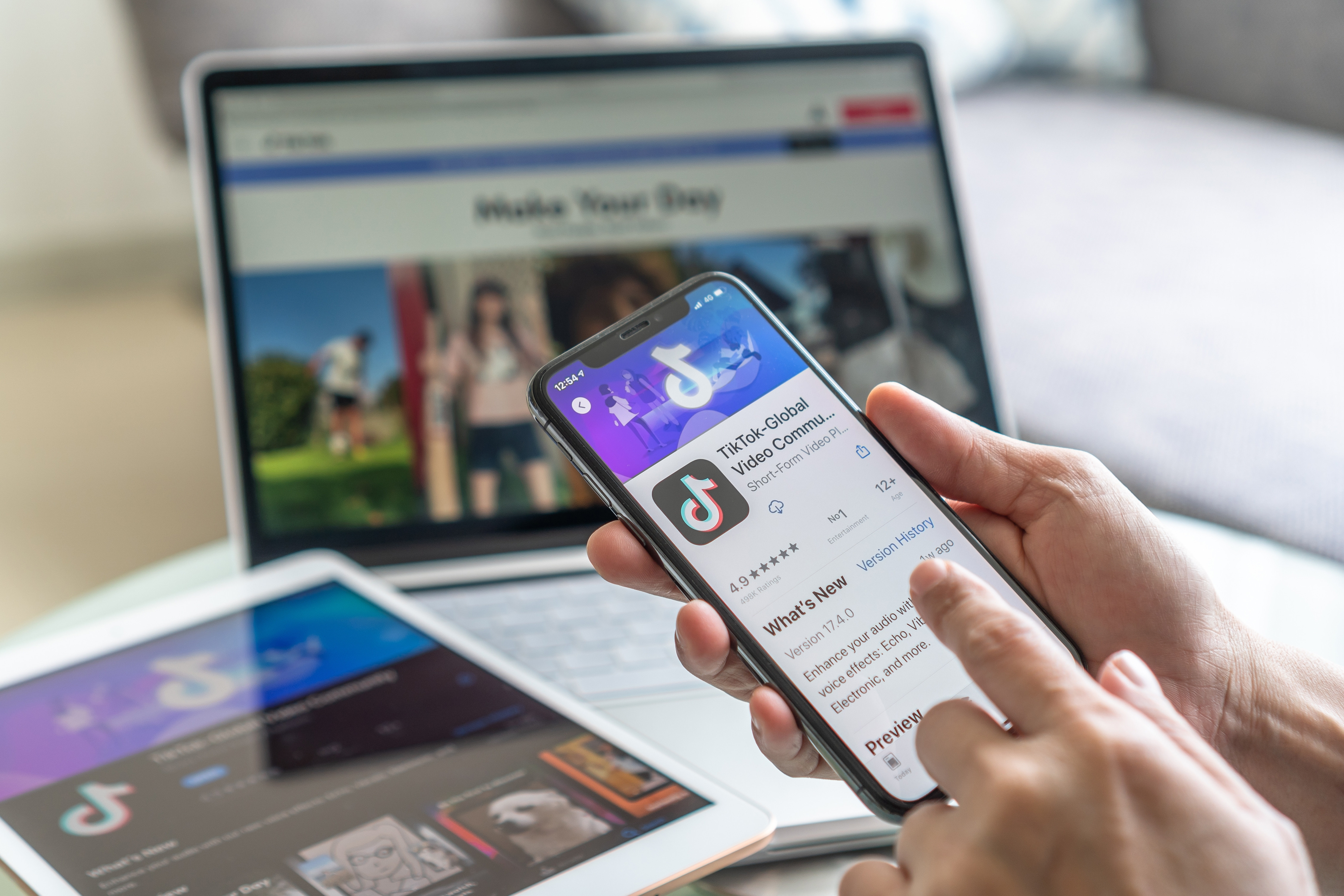 Un tiktoker a ajuns după gratii, după ce ar fi insultat un președinte. „Este ilegal”