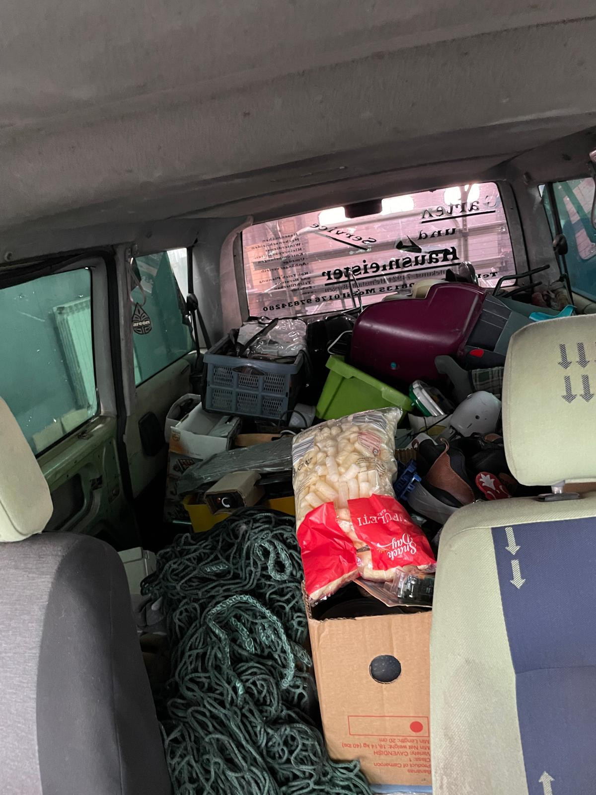 Registrul Auto Român îi atenţionează pe şoferi să vină la RAR cu autovehiculul „spălat şi curăţat”. Ce risc există