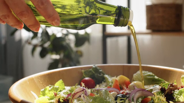 Prețul uleiului de măsline premium va scădea. Recolta globală este mai mare față de cea din 2023