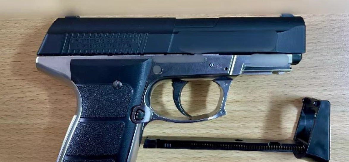 Motivul pentru care un bărbat s-a ales cu dosar penal după ce a încercat să vândă un pistol cu aer comprimat