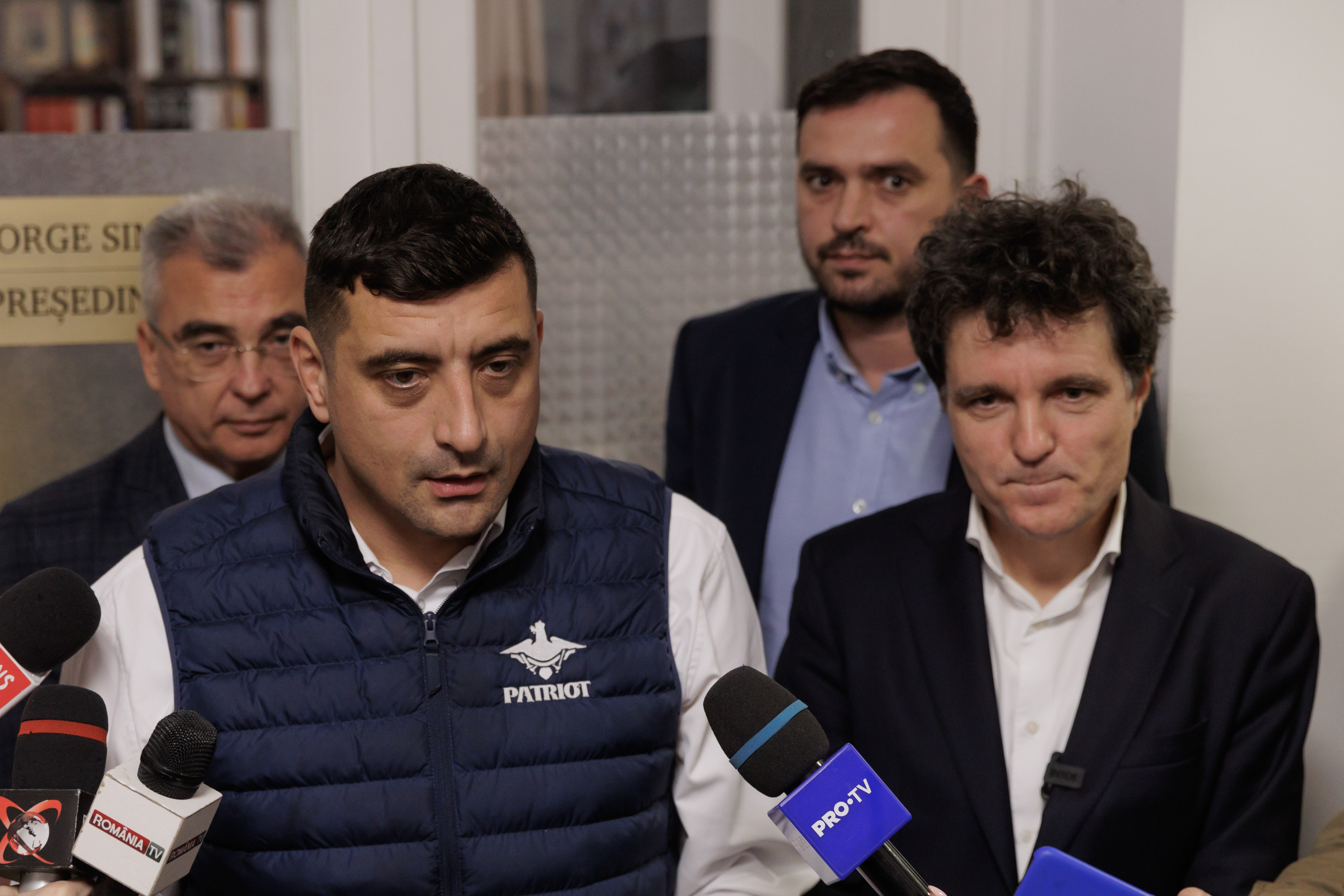 Nicușor Dan cere ajutorul candidaților la președinție pentru rezolvarea problemelor din Capitală. Simion: „Este normal”