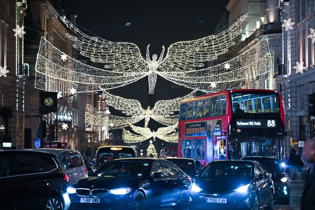 Imagini ”de vis” în Londra. Au fost aprinse primele luminițe de Crăciun. Sunt sute de mii de beculețe