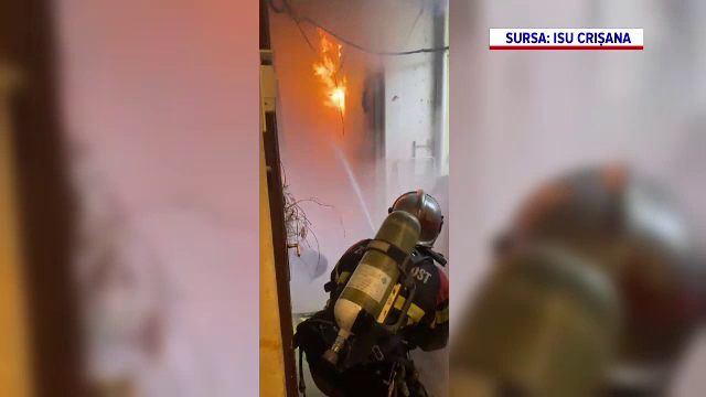 Incendiu izbucnit într-un apartament din Oradea. Un bărbat a ajuns la spital după ce s-a intoxicat cu fum