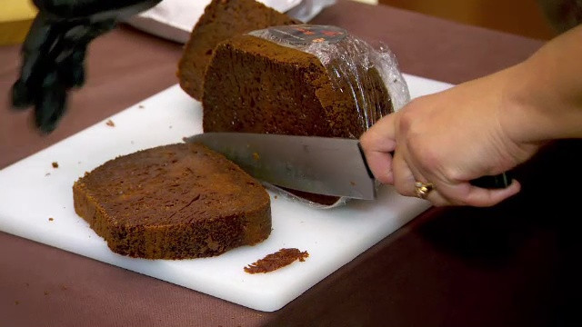 Târg de ”produse autohtone moldovenești autentice de calitate”: bomboane umplute, fructe și băuturi rafinate