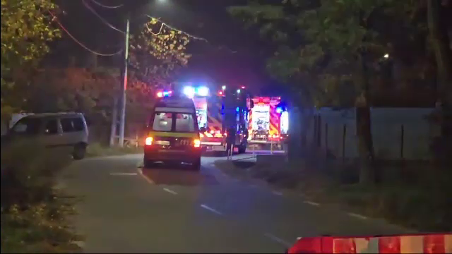 Incendiu într-o gospodărie din Argeș. Un bătrân a ajuns la spital cu arsuri, după ce jarul căzut din sobă a aprins bucătăria