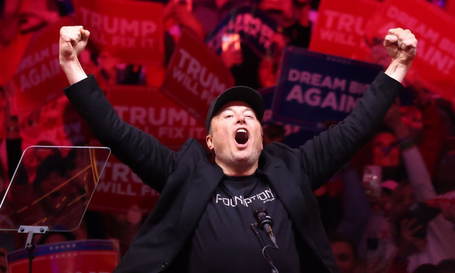 „Nimeni nu-i mai ascultă”. Musk cere închiderea Radio Liberty și Voice of America