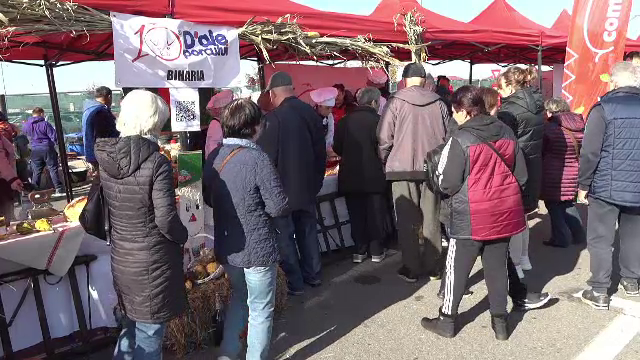 A început festivalul-concurs „D'ale porcului”, în Oradea. Ce pot degusta turiștii. „Ne-am luat niște toroș”