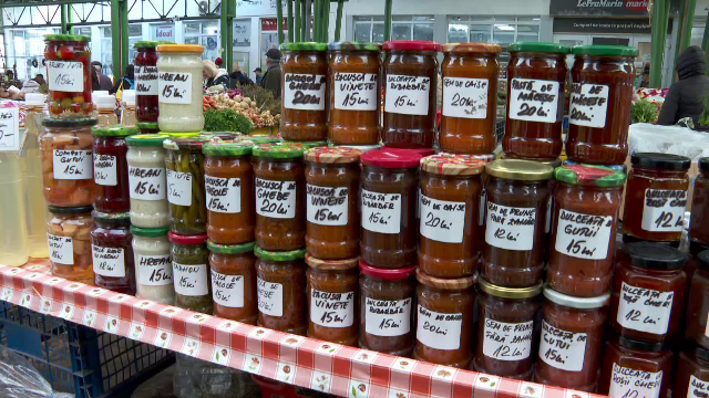 Reguli pentru gospodarii care vând în piețe preparate făcute în casă. ”Asta se vrea, să se termine cu țăranul”