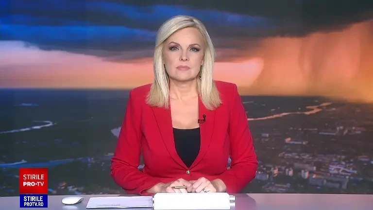 Iarna se dezlănțuie în România: la munte s-a așezat primul strat de zăpadă. Drumarii au ieșit să curețe șoselele