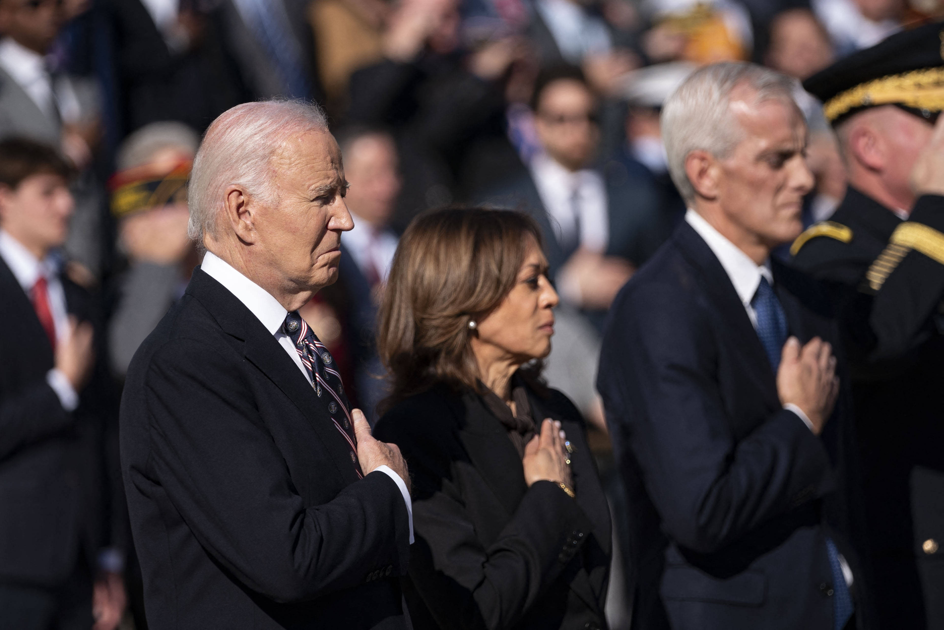 Prima apariție a lui Joe Biden și Kamala Harris împreună, după înfrângerea în alegeri. Cine le-a stat alături