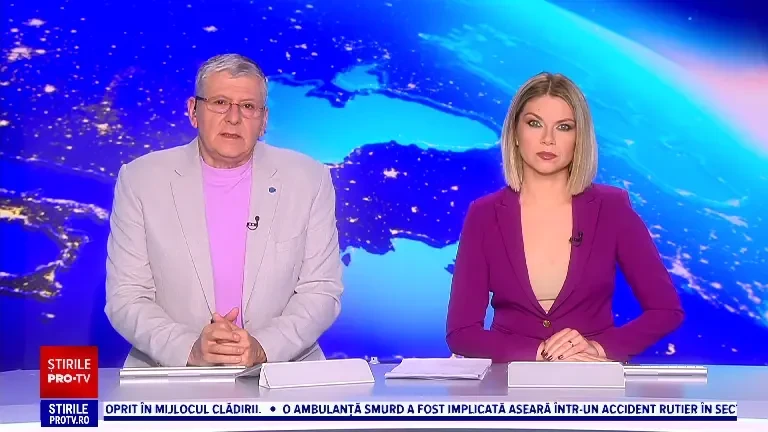 O ambulanță SMURD a lovit gardul unei stații de tramvai din București, după ce șoferul a pierdut controlul asupra volanului