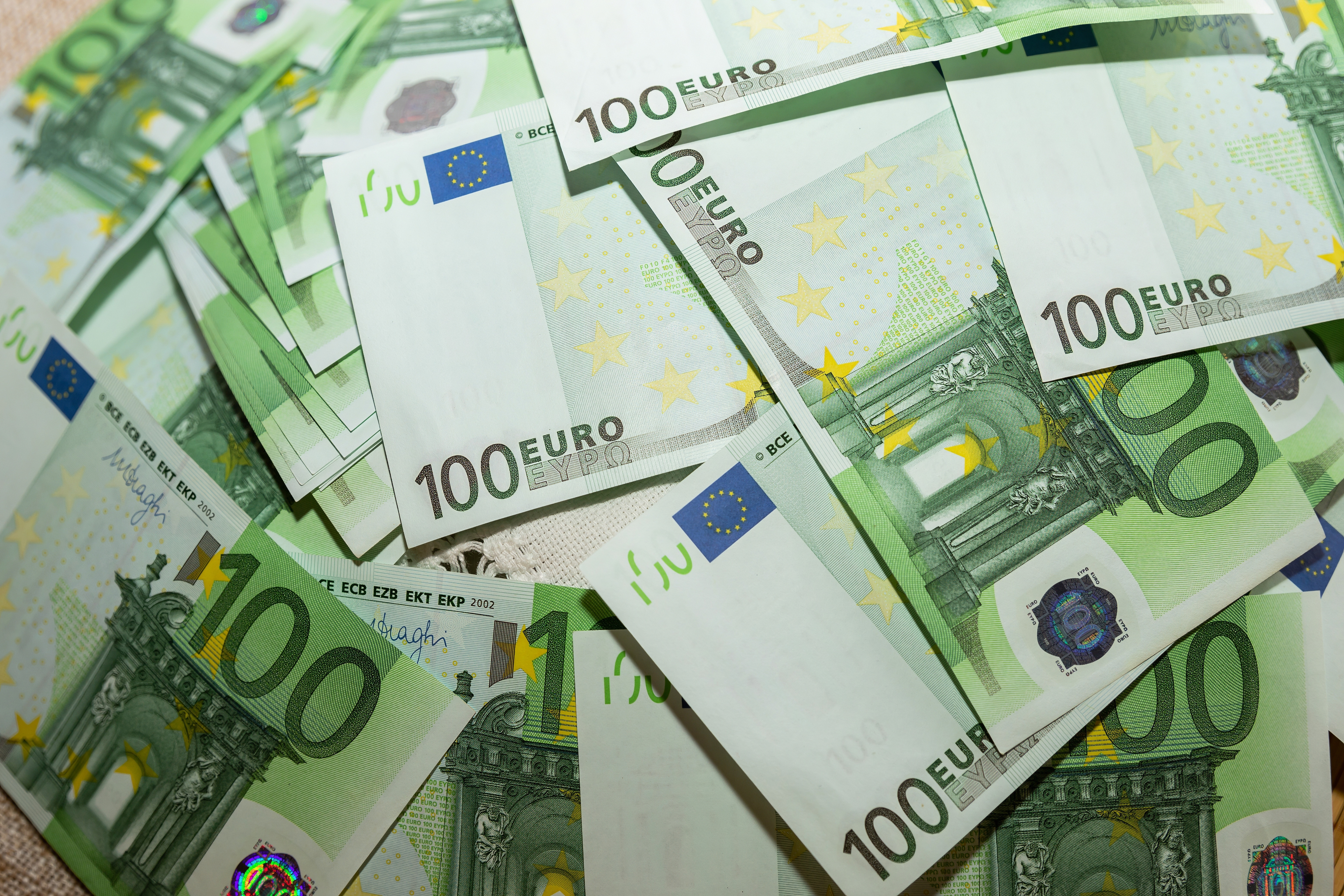 Pentru a patra lună la rând, rata anuală a inflaţiei în zona euro a continuat să crească și a ajuns la 2,5%