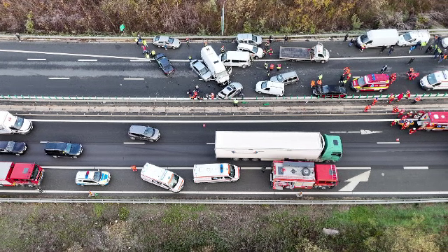 ANIMAȚIE GRAFICĂ. Cum s-a produs carambolul cu 12 mașini de pe A3. „Efectiv orice mașină venea intra în alta”