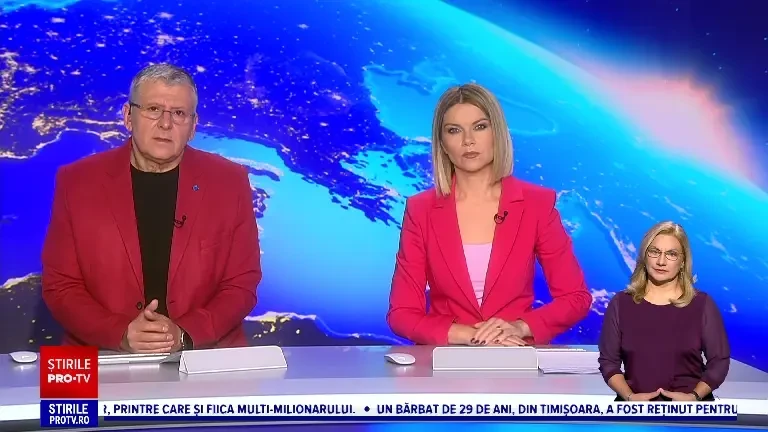 Momentul șocant în care o tânără de 22 de ani este lovită în plin de un tren într-o gară din județul Iași