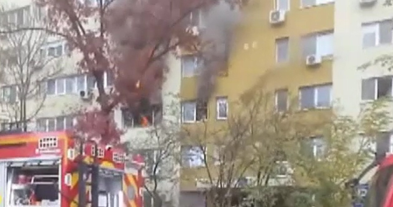 „Am auzit o bubuitură”. De la ce a pornit incendiul izbucnit într-un bloc din București