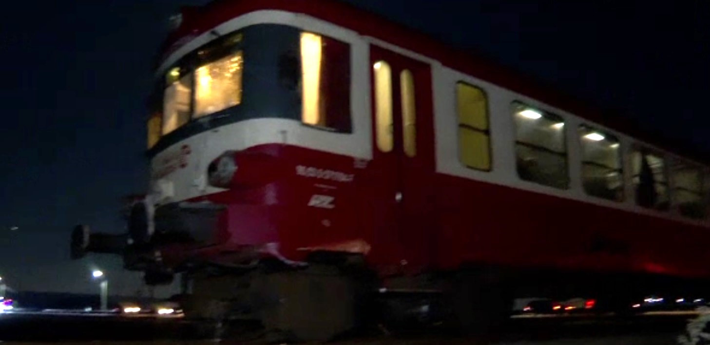 Mașină spulberată de tren în Iași. Manevra greșită care i-a adus moartea șoferului
