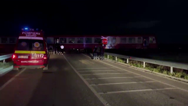Șoferul unei camionete a murit la spital după ce l-a lovit trenul Iași-Hârlău. Nu ar fi auzit sirena locomotivei