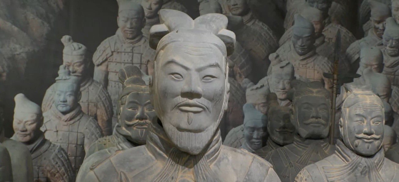 „Armata de teracotă” a primului împărat chinez, expusă în Arad. Unde pot fi admirate replicile celebrelor statui