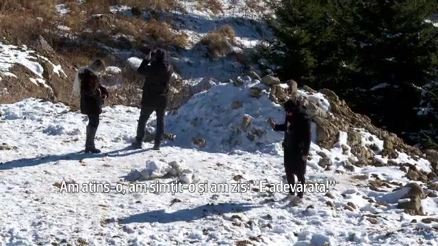 Primii fulgi de nea în masivul Postăvaru. Turiștii entuziasmați s-au bucurat de zăpadă. Reacția unei femei din Filipine