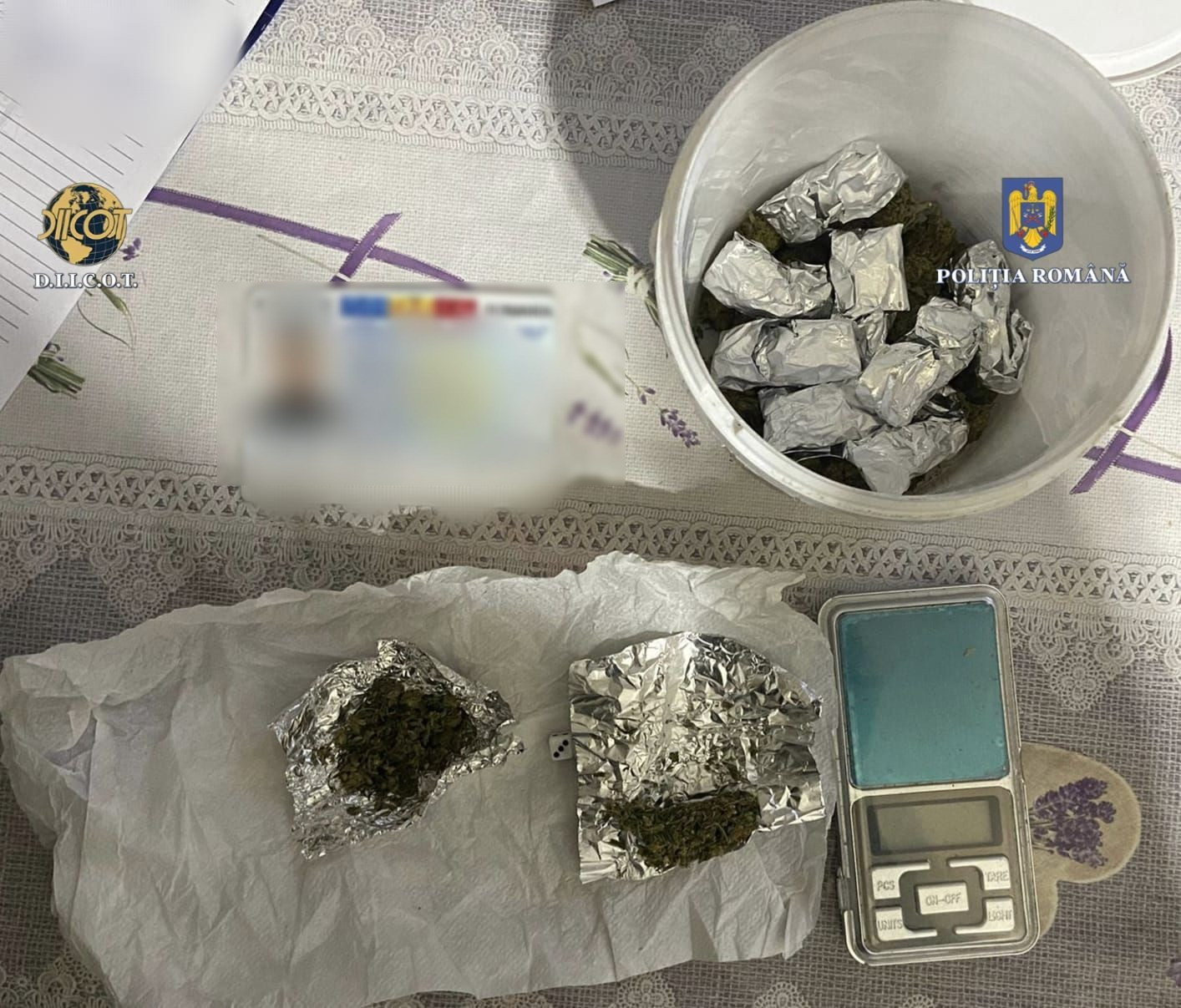 Operațiunea „Școala” în Iași. Percheziții de amploare la traficanții care le vând droguri elevilor