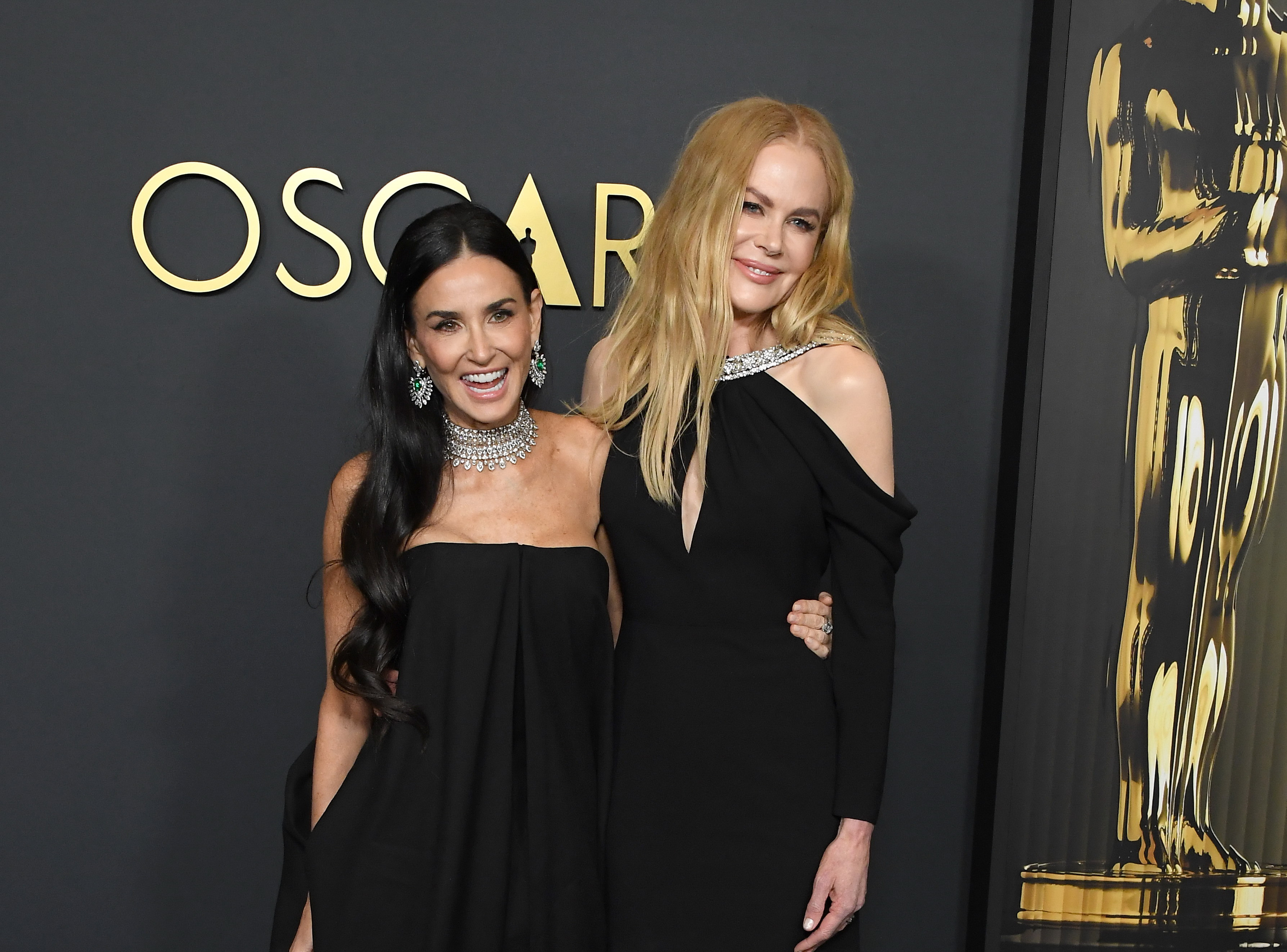 Au făcut timpul să stea în loc. Demi Moore și Nicole Kidman, ravisante la gala Oscarurilor onorifice