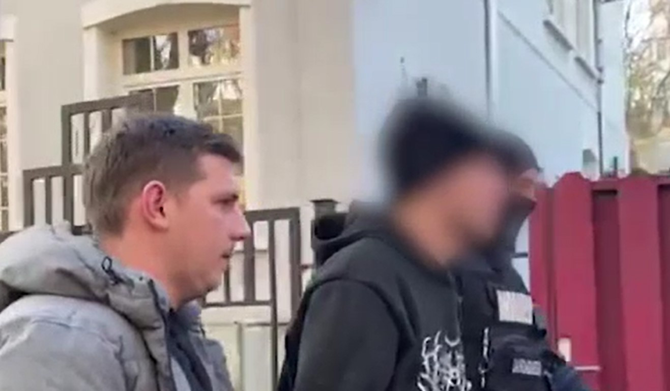 Elevi și studenți reținuți într-o operațiune de amploare. Vindeau droguri lângă școli din Iași