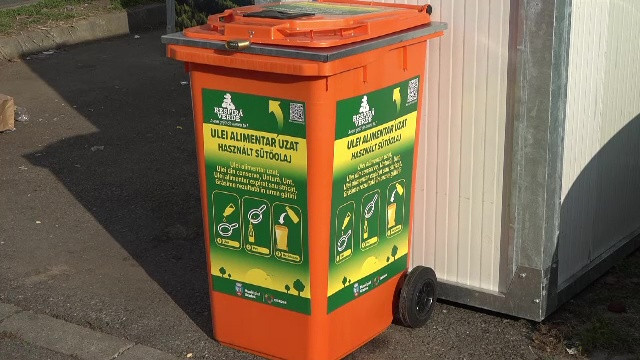În Oradea și Timișoara, oricine poate recicla uleiul consumat acasă la pubele speciale, asigurate de către primării