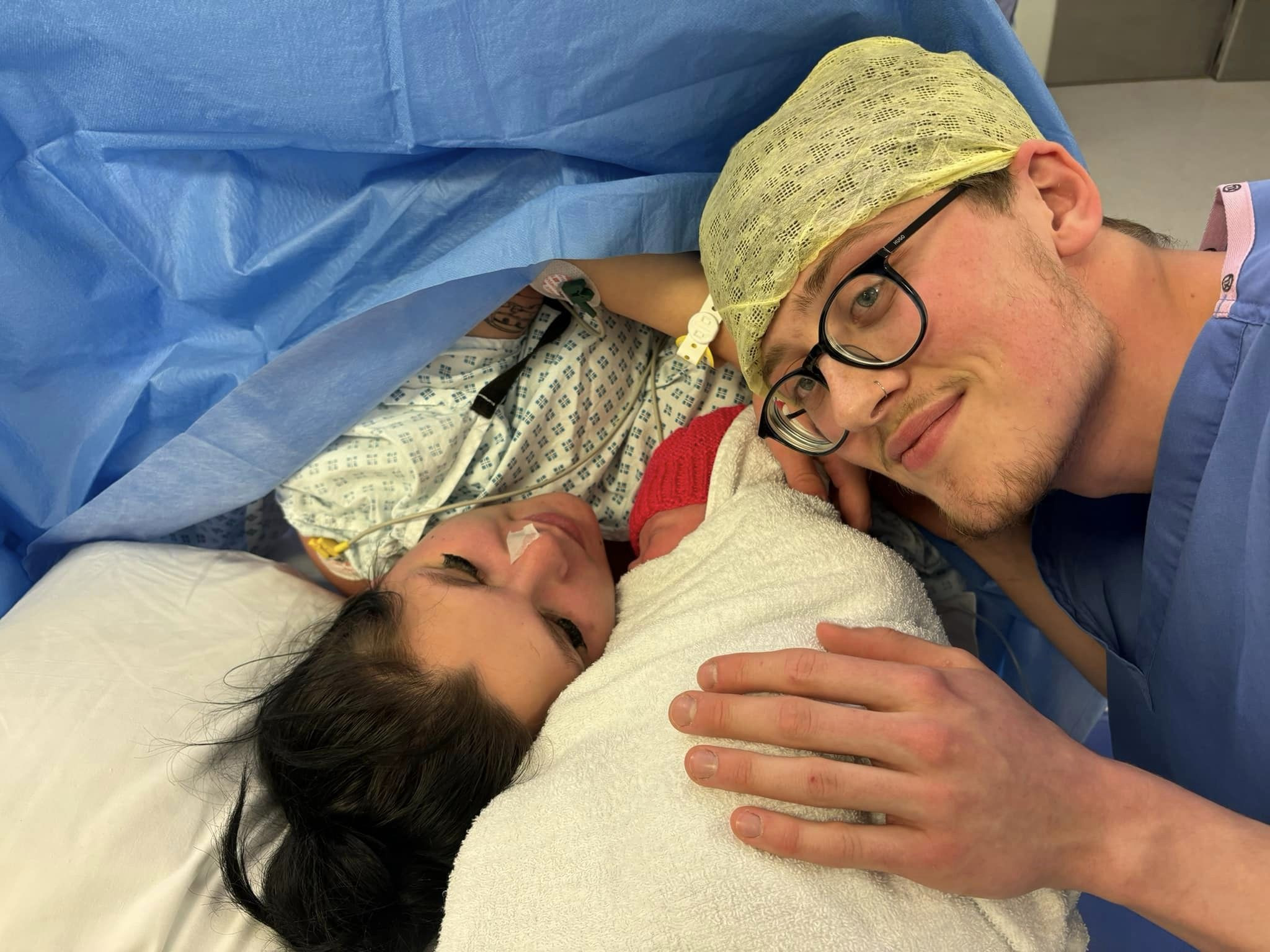 O fetiță nou-născută a fost înregistrată din greșeală băiat în certificatul de naștere. Mama micuței: „Sunt complet distrusă”