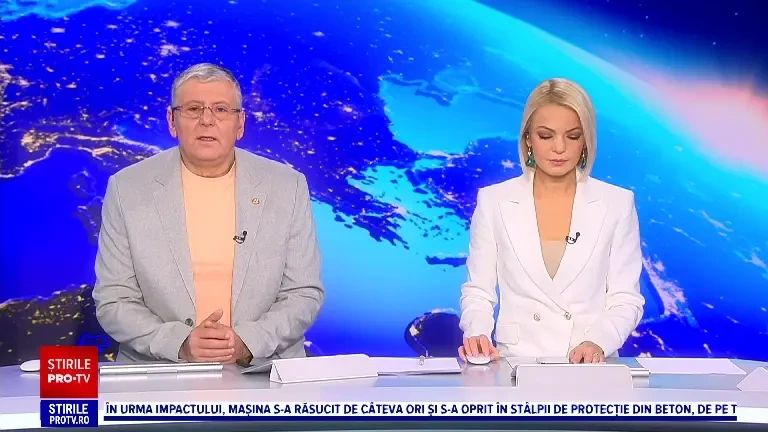 Accident grav în București. O ambulanță care transporta un pacient a lovit din plin o mașină care i-a tăiat calea