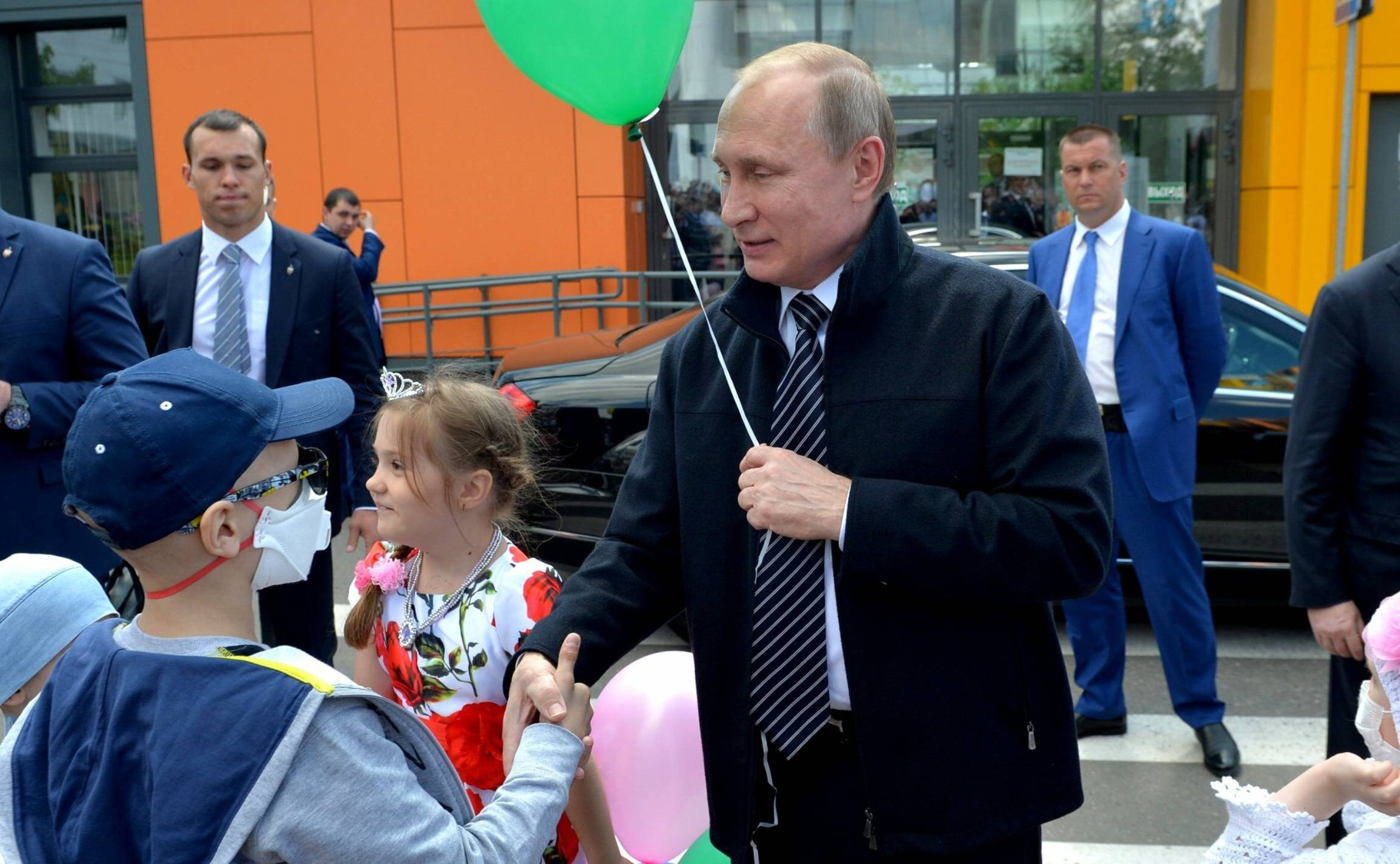 Vladimir Putin îi va pedepsi pe rușii care nu vor copii. Ce prevede noua lege împotriva ”decadenților”