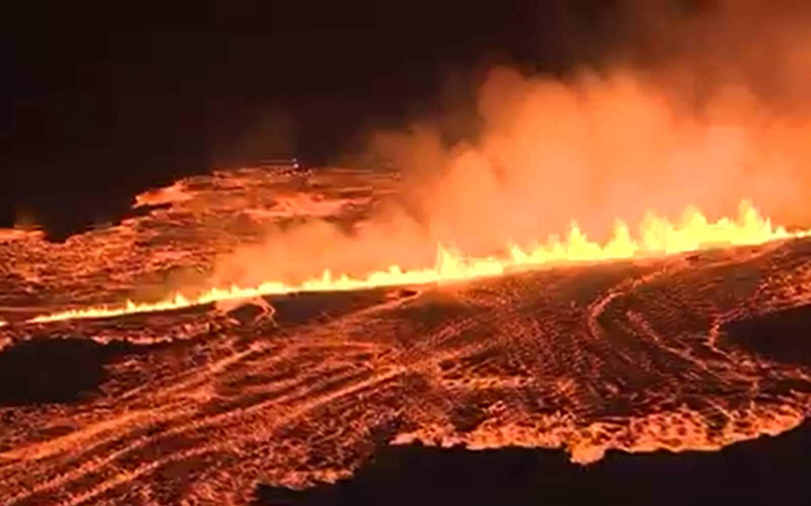 Erupția unui vulcan într-o peninsulă din Islanda a determinat evacuarea localnicilor. Vulcanul fusese adormit opt secole