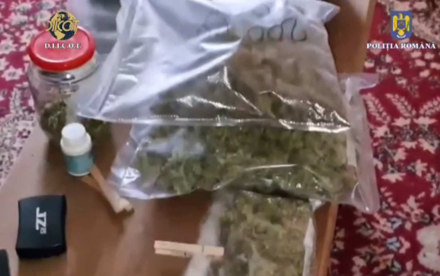 Traficanți de droguri, ridicați de la o adresă din Dâmbovița. Cum au încercat să scape