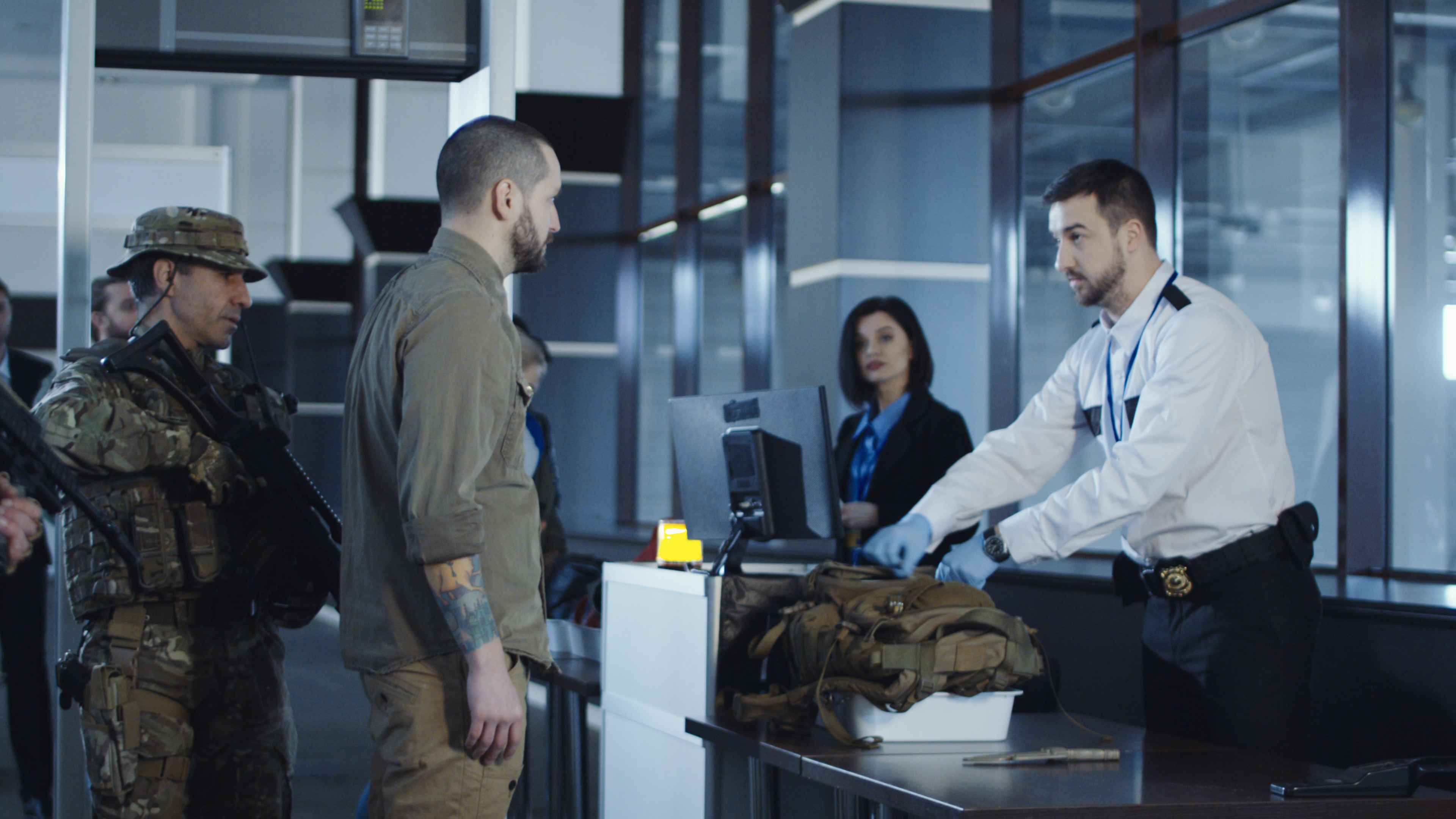 Ce au găsit polițiștii în bagajele unui bărbat care pleca cu avionul din Peru. Detaliul care l-a dat de gol