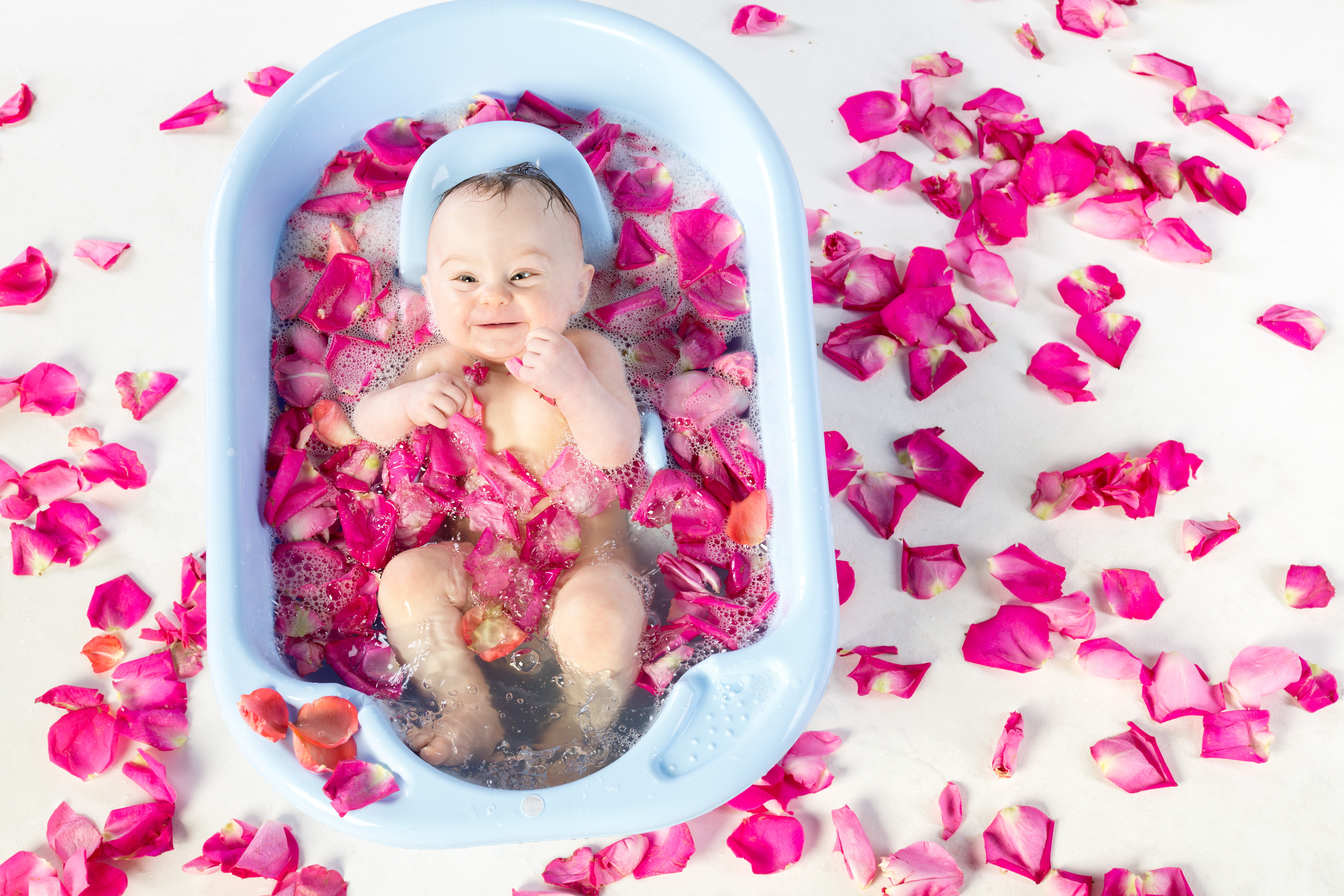 Lista completă a produselor care trebuie puse în cădiță, la Baia Florilor. Ce nu trebuie să lipsească de la Scaldă