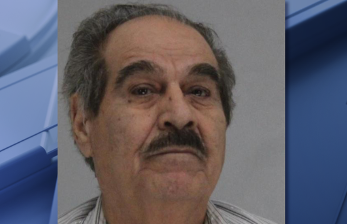 Un bărbat de 77 de ani și-a împușcat soția și apoi a sugrumat-o, după ce a citit niște mesaje în telefonul ei