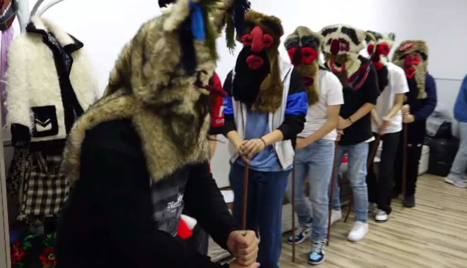 Coconii din Maramureș se pregătesc de acum pentru seara de Ajun. Se duc mai departe tradițiile