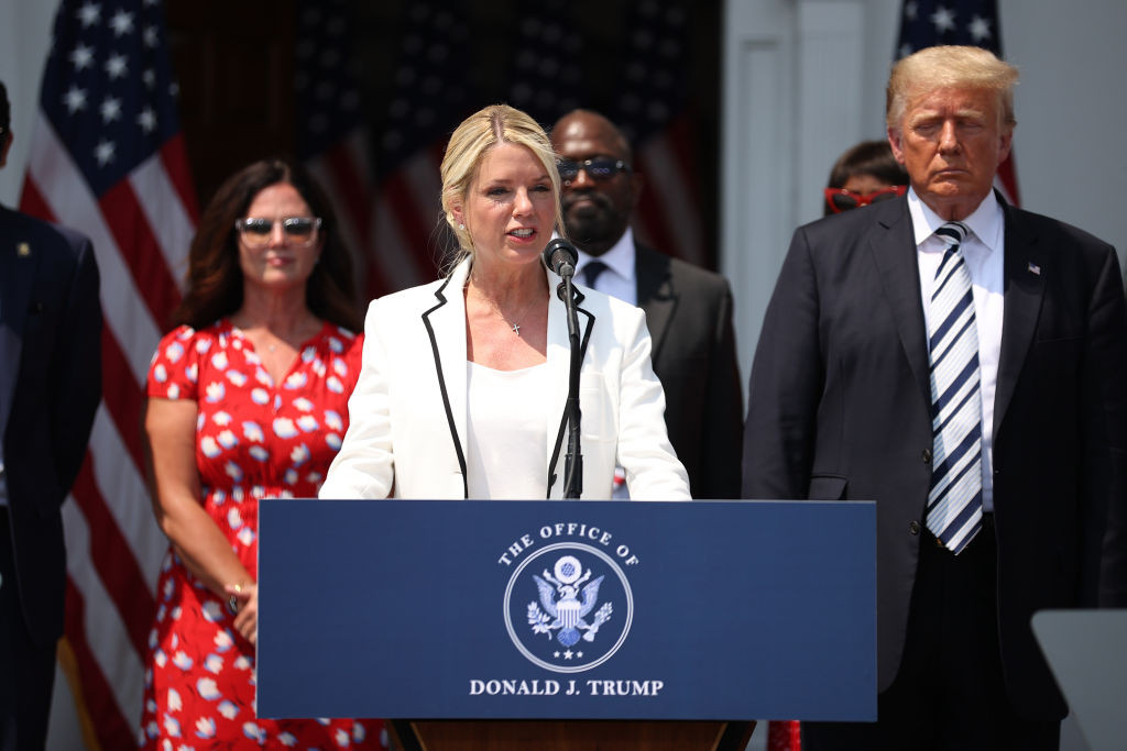 Prima reacție a lui Pam Bondi, alegerea lui Donald Trump pentru a conduce Departamentul de Justiție al SUA