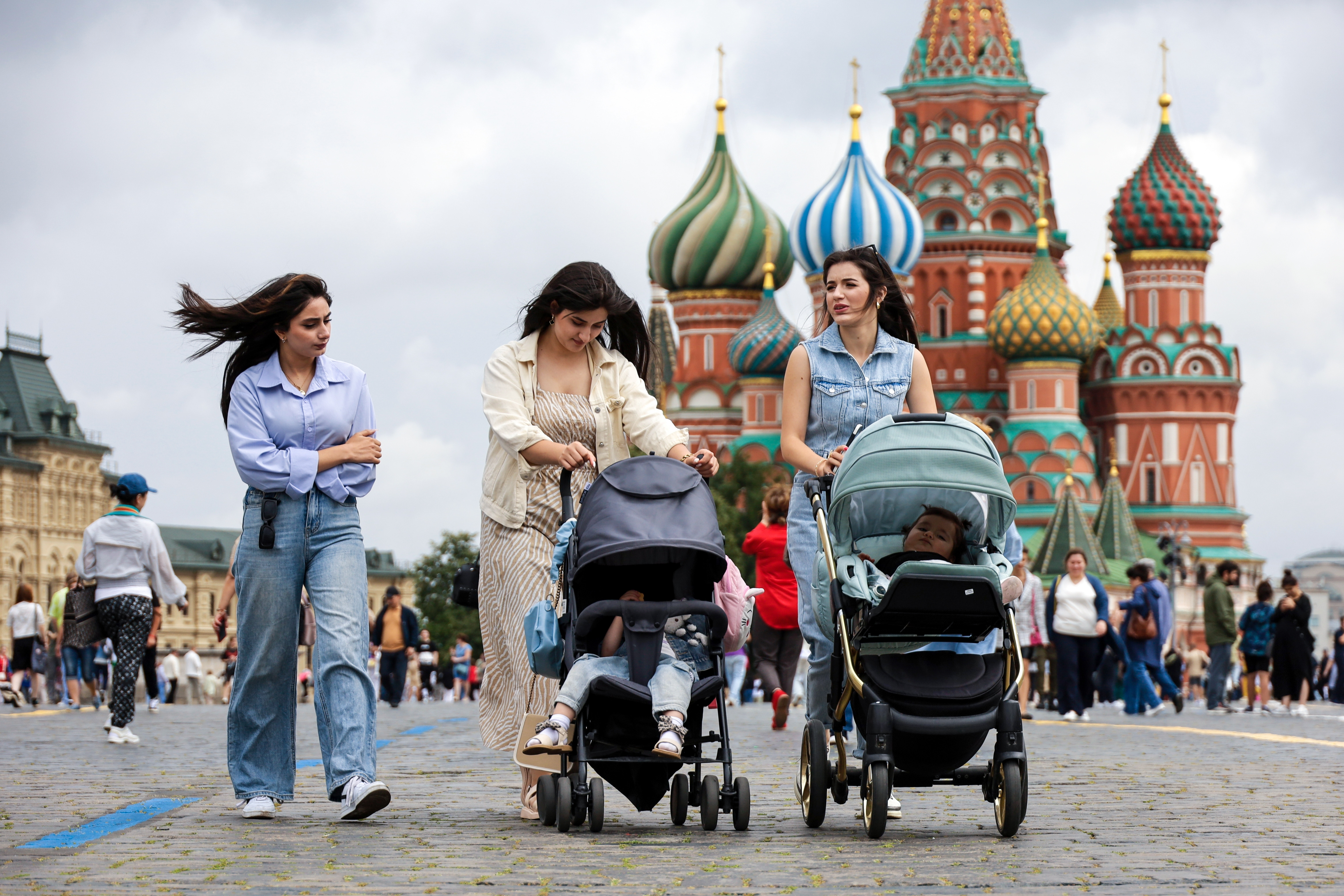 Vladimir Putin le cere străinilor să se mute în Rusia. ”Suntem puțini”