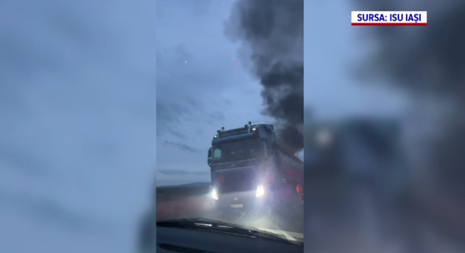 S-a dat alarma pe DN 28. O cisternă care transporta alcool a luat foc în mers. Cauza incendiului ar fi o defecţiune