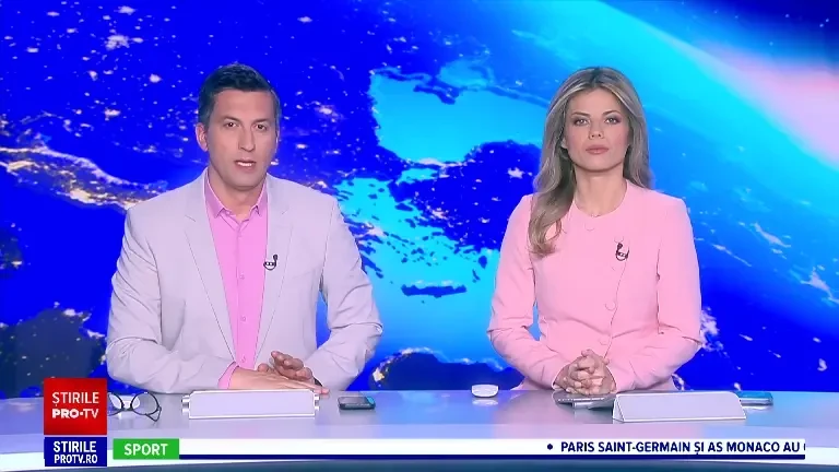 Un tramvai a lovit în plin o mașină care a ricoșat în alte două vehicule parcate, în Timișoara. Vatmanul ar fi trecut pe roșu