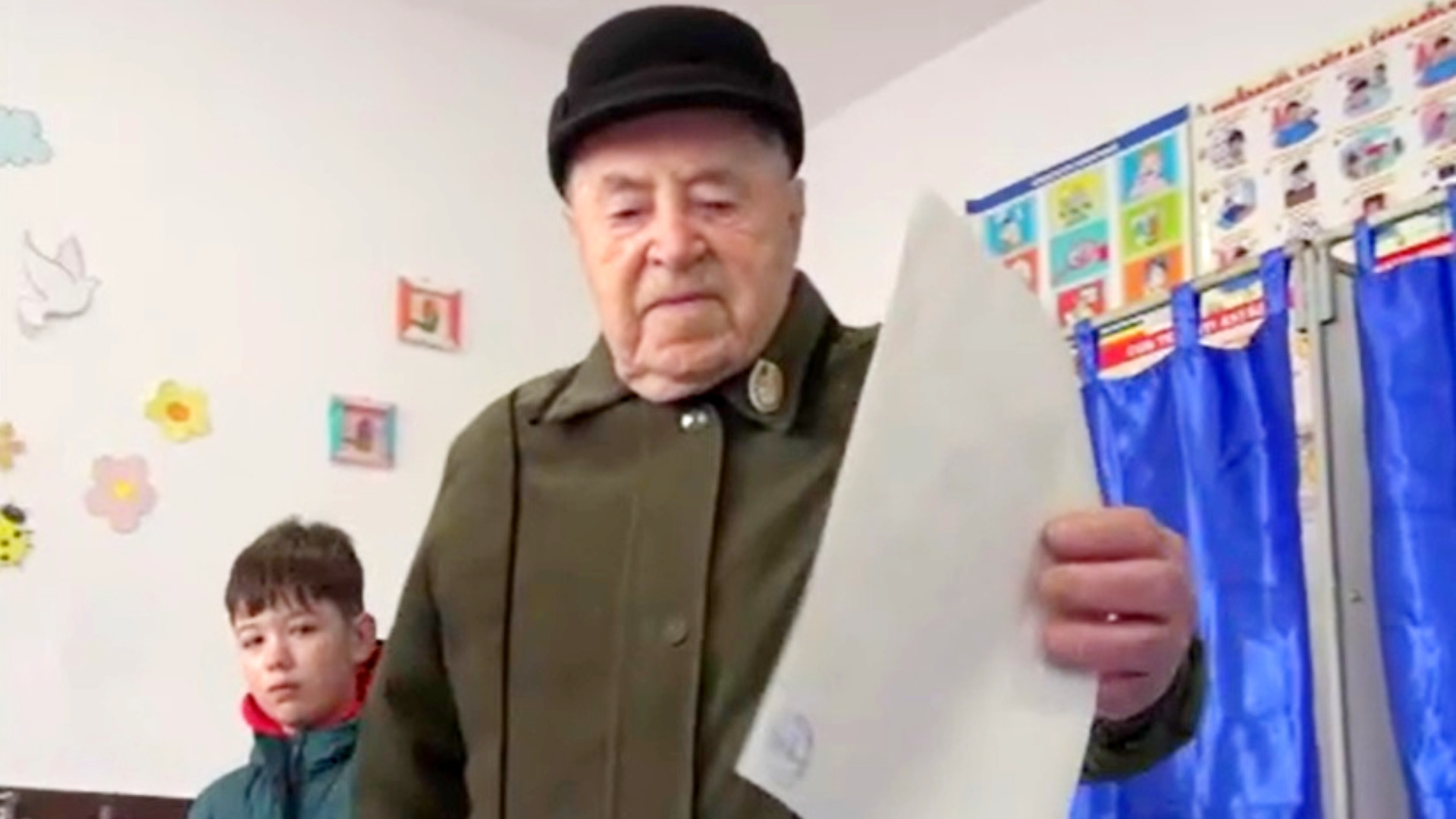 Mesajul transmis către români de un veteran de război, în vârstă de 102 ani, după ce a votat: „Nu aveam pâine, nu găseam”