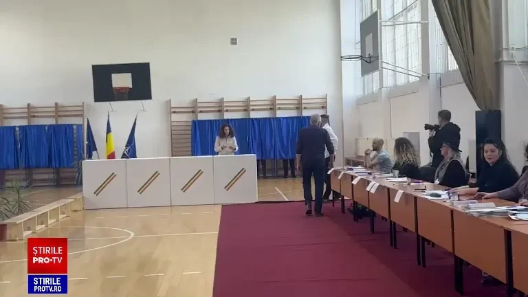 Klaus Iohannis nu a făcut declarații la secția de votare. Mesaj scurt pentru români: „Să poftească toţi la vot!”