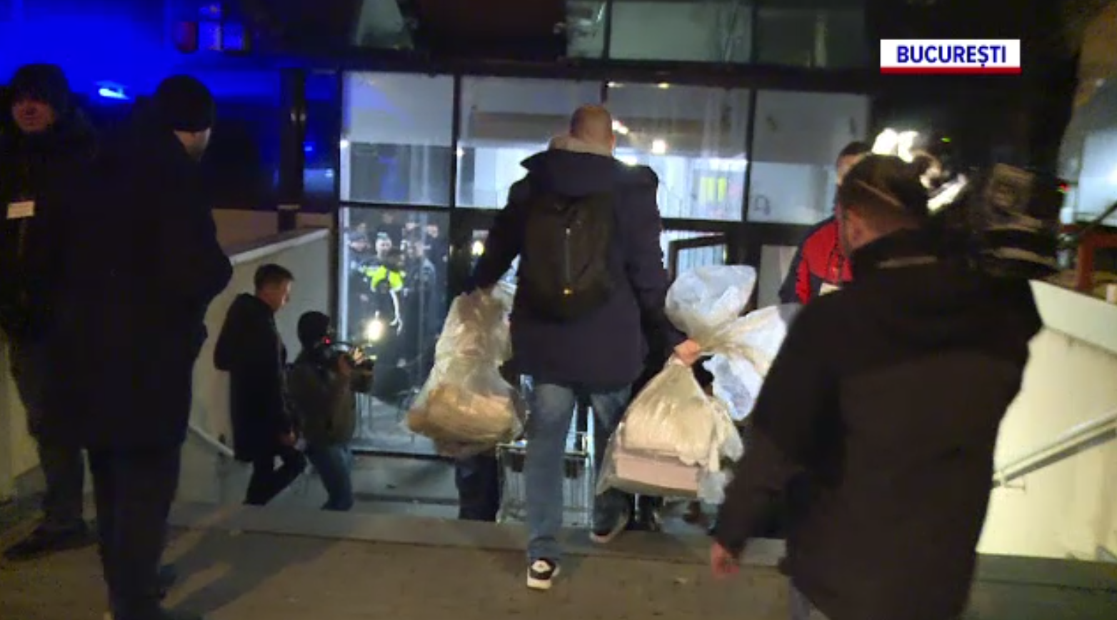 Noapte albă pentru președinții secțiilor de votare. Sacii cu voturi au început să ajungă la birourile electorale după ora 1