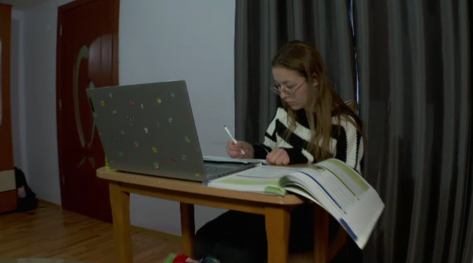 Trei tineri au primit șansa la un viitor mai bun cu ajutorul burselor Bookland, susținute de PRO TV. Povestea lor emoționantă