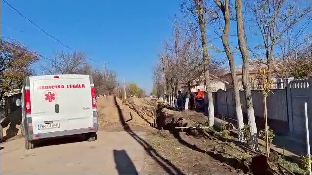 Un bărbat a murit sub ochii fiului său după ce un mal de pământ s-a surpat peste el, pe un șantier din Brăila