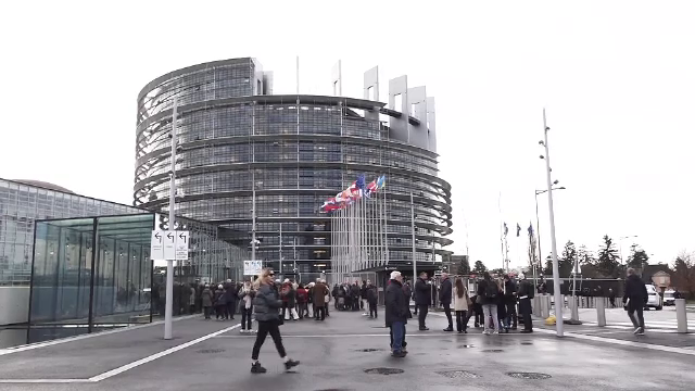 Avertisment de la Bruxelles: Promisiunile electorale ale politicienilor ar putea deraia redresarea fiscală a României