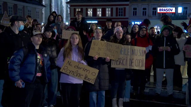 Românii ies în stradă împotriva extremismului: ”Suntem foarte, foarte speriați!”. ”Am copii, vreau ca țara să rămână liberă”